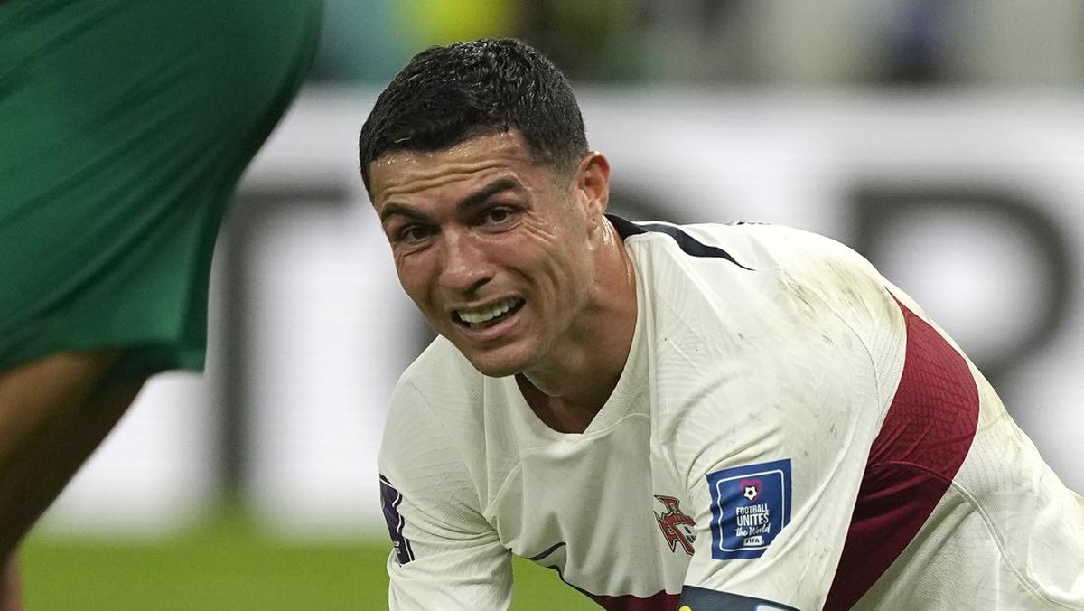 Cristiano Ronaldo dalam situasi sulit. (Foto: AP/Martin Meissner)