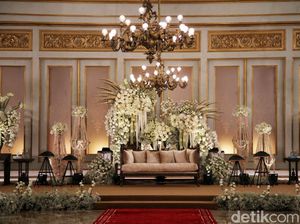 Foto: Dekorasi Tasyakuran Kaesang-Erina, Pura Mangkunegaran Penuh Bunga Putih