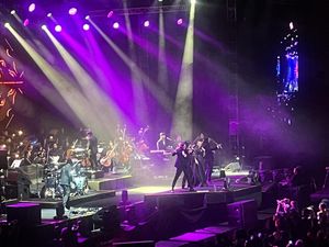 Penampilan Berkelas Dewa 19 di Konser Orkestra