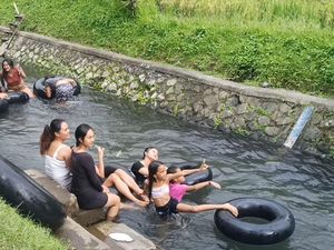 Serunya Main Air di Bendungan Yeh Aya Hulu Tabanan