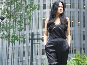 7 Pesona Donna Harun Awet Muda di Usia 50, Minum Air Putih Sesering Ini