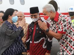 Momen Ganjar Jemput Puan di Bandara Sebelum Datang ke Tasyakuran Kaesang