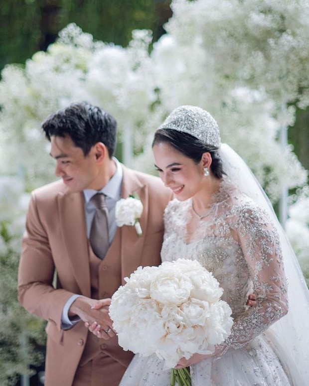 Gaun pernikahan Chelsea Islan