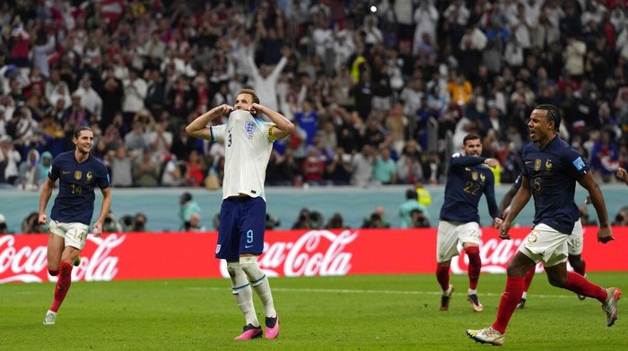 Englands Harry Kane reacts after he missed a penalty kick during the World Cup quarterfinal soccer match between England and France, at the Al Bayt Stadium in Al Khor, Qatar, Saturday, Dec. 10, 2022. (AP Photo/Frank Augstein)