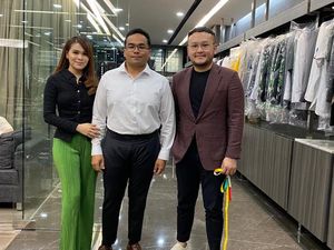 Anak Hotman Paris Fitting Jas, Pernikahan Semakin Dekat Anak Hotman Paris Fitting Jas, Pernikahan Semakin Dekat