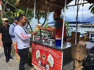 Kisah Bule Turki Jualan Dondurma di Gili Trawangan Kisah Bule Turki Jualan Dondurma di Gili Trawangan