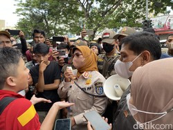 Debat Panas dengan Ortu Siswa SDN Pocin 1, Satpol PP: Kami Ingin Amankan Aset