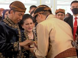 Tasyakuran Kaesang-Erina, Keluarga Jokowi Disambut KGPAA Mangkunegoro X