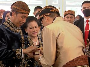 Tasyakuran Kaesang-Erina, Keluarga Jokowi Disambut KGPAA Mangkunegoro X