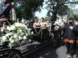 Ngunduh Mantu Usai, Kaesang-Erina Dikirab Menuju Puro Mangkunegaran
