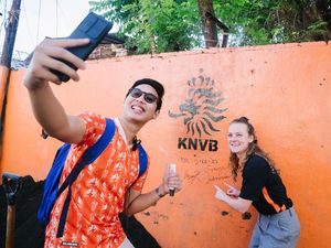 KNVB Sapa Penggemar Oranje di Manado KNVB Sapa Penggemar Oranje di Manado