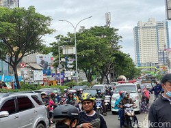 Satpol PP Ramai-ramai ke SDN Pocin 1, Jl Margonda Arah Depok Macet!