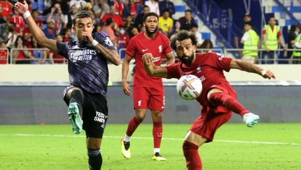 Liverpool vs Lyon di Dubai Super Cup 2022. (Foto: AFP/KARIM SAHIB)