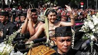 Potret Kemeriahan Kirab Pernikahan Kaesang-Erina