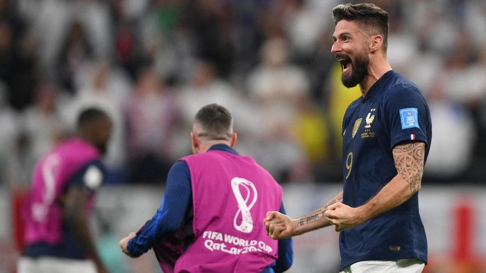 Frances forward #09 Olivier Giroud celebrates after his team won the Qatar 2022 World Cup quarter-final football match between England and France at the Al-Bayt Stadium in Al Khor, north of Doha, on December 10, 2022. (Photo by FRANCK FIFE / AFP)