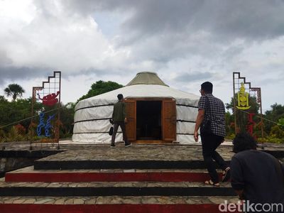 Tanjung Lesung, Pantai yang Sarat Negara Mongolia