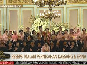 Para Menteri Jokowi Foto Bareng Kaesang-Erina di Tasyakuran Malam Para Menteri Jokowi Foto Bareng Kaesang-Erina di Tasyakuran Malam