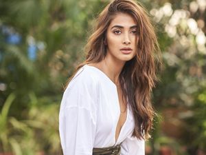 Pooja Hedge, Bintang Bollywood yang Disebut Kekasih Salman Khan