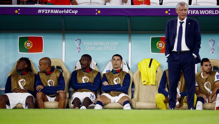 Soccer Football - FIFA World Cup Qatar 2022 - Quarter Final - Morocco v Portugal - Al Thumama Stadium, Doha, Qatar - December 10, 2022 Portugals Cristiano Ronaldo on the substitutes bench before the match as coach Fernando Santos looks on REUTERS/Suhaib Salem