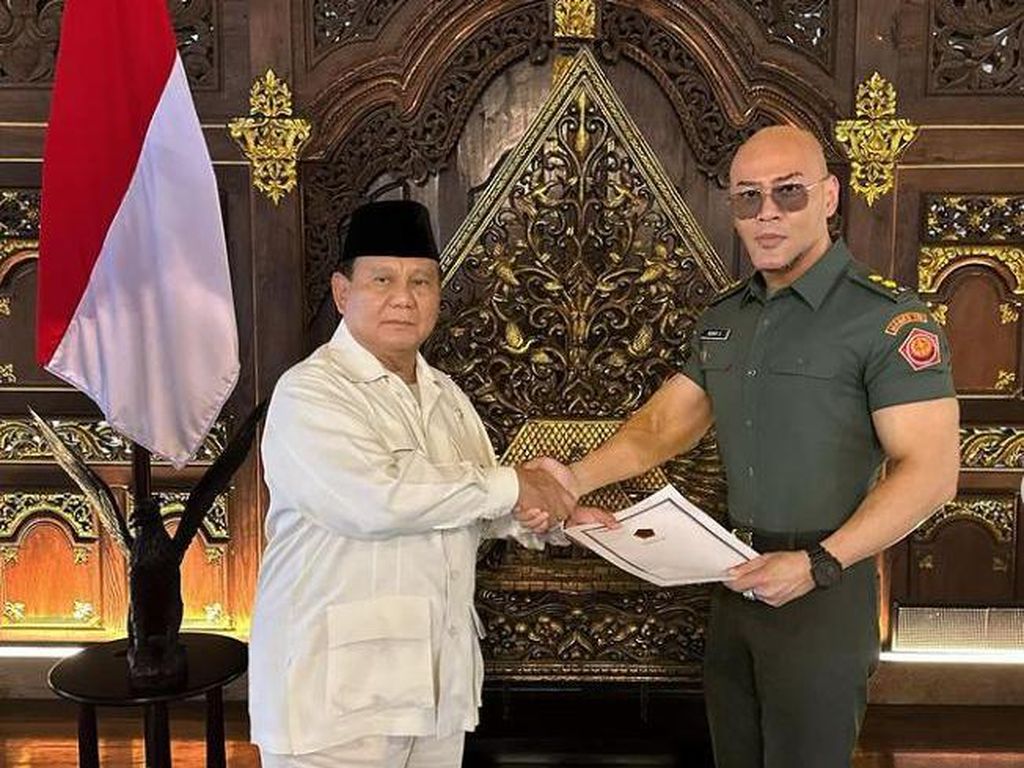 DPR Minta Kemhan-TNI Jelaskan Pemberian Pangkat ke Deddy Cobuzier DPR Minta Kemhan-TNI Jelaskan Pemberian Pangkat ke Deddy Cobuzier
