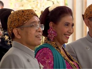 Senyum Listyo Sigit, Susi Pudjiastuti dan Pratikno di Tasyakuran Kaesang Senyum Listyo Sigit, Susi Pudjiastuti dan Pratikno di Tasyakuran Kaesang