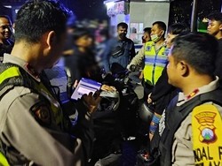 Belasan Anak Terjaring Razia saat Pesta Miras di Jalanan Surabaya