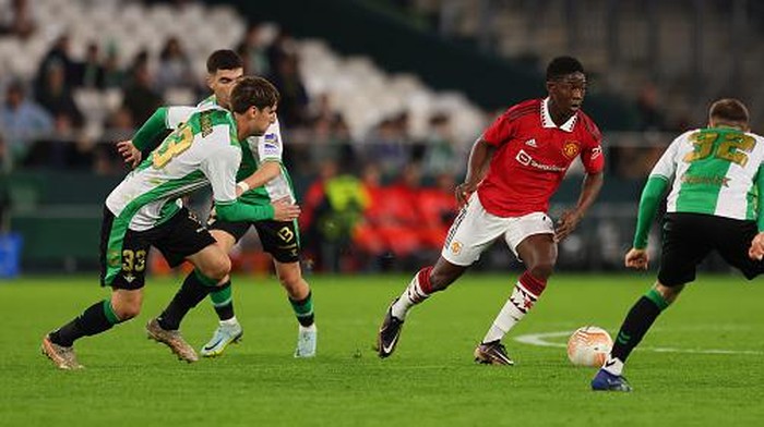 SEVILLE, SPAIN - DECEMBER 10: Kobbie Mainoo of Manchester United in action during the friendly match between Real Betis and Manchester United at Estadio Benito Villamarin on December 10, 2022 in Seville, Spain. (Photo by Manchester United/Manchester United via Getty Images)