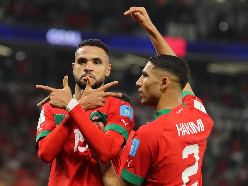 Kejutan besar terjadi di perempatfinal Piala Dunia 2022. Maroko berhasil lolos ke semifinal setelah menyingkirkan Portugal lewat kemenangan tipis 1-0.