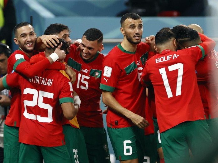Kejutan besar terjadi di perempatfinal Piala Dunia 2022. Maroko berhasil lolos ke semifinal setelah menyingkirkan Portugal lewat kemenangan tipis 1-0.