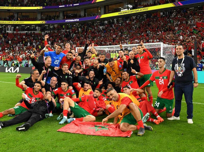 Kejutan besar terjadi di perempatfinal Piala Dunia 2022. Maroko berhasil lolos ke semifinal setelah menyingkirkan Portugal lewat kemenangan tipis 1-0.