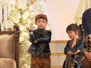 Video Aksi Menggemaskan Jan Ethes-Sedah Mirah di Tasyakuran Kaesang Video Aksi Menggemaskan Jan Ethes-Sedah Mirah di Tasyakuran Kaesang