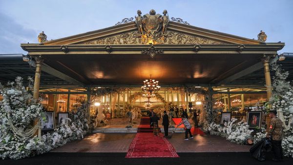 Suasana Resepsi Malam Pernikahan Kaesang-Erina di Pura Mangkunegaran