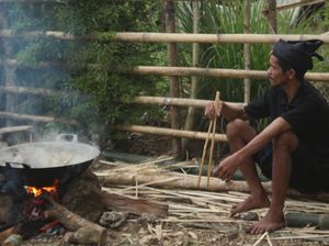 Mengenal Suku Kajang dengan Kearifan Lokalnya Mengenal Suku Kajang dengan Kearifan Lokalnya