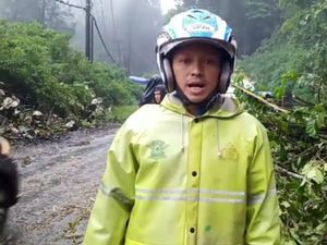 Longsor Timpa Mobil di Tahura Berastagi, Lalin Sempat Macet