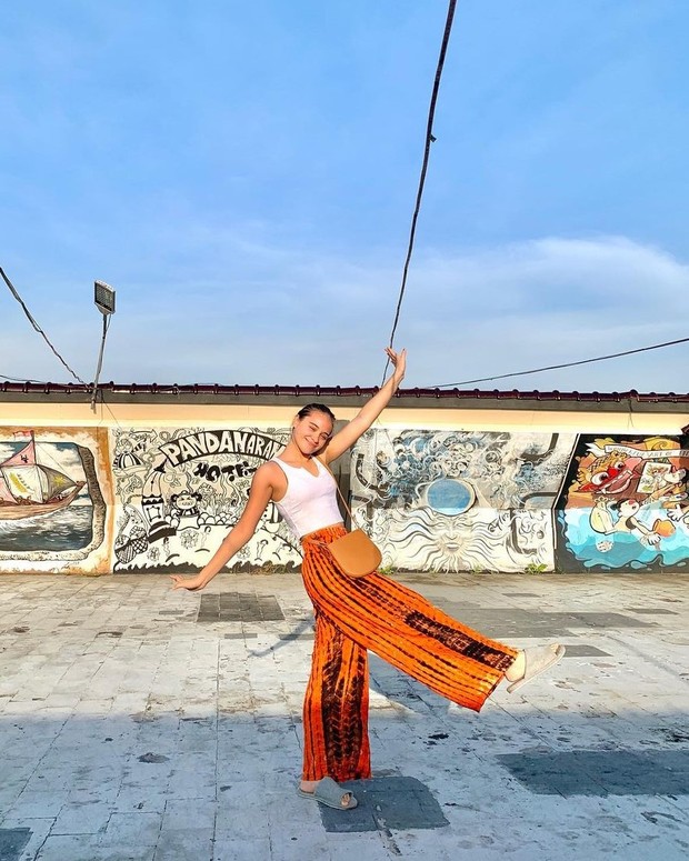 Tie Dye Pants/Foto: Instagram/@auroraribero Tie Dye Pants/Foto: Instagram/@auroraribero