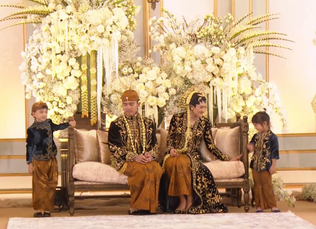 Tingkah gemas Jan Ethes dan Sedah Mirah Tingkah gemas Jan Ethes dan Sedah Mirah