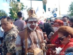 Antusiasme Warga Suku Asmat di Tengah Tasyakuran Kaesang-Erina