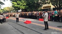 Warga Padati Kawasan Depan Loji Gandrung Jelang Kirab Kaesang