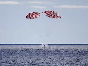 Kapsul NASA Sukses Balik dari Bulan ke Bumi, Tempuh 2,2 Juta Km Kapsul NASA Sukses Balik dari Bulan ke Bumi, Tempuh 2,2 Juta Km