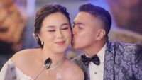 10 Foto Pernikahan Aprilio Manganang, Anggta TNI AD Gagah dengan Blazer Ungu