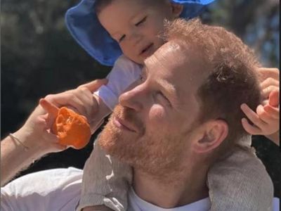 8 Foto Langka Harry, Meghan Markle dan Anak di Film Dokumenter yang Dikecam