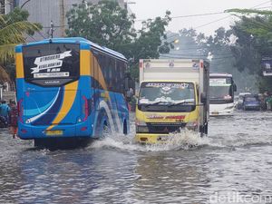 Genangan di Bandung Lama Surut, Ada Oknum Sengaja Sumbat Tali Air Genangan di Bandung Lama Surut, Ada Oknum Sengaja Sumbat Tali Air