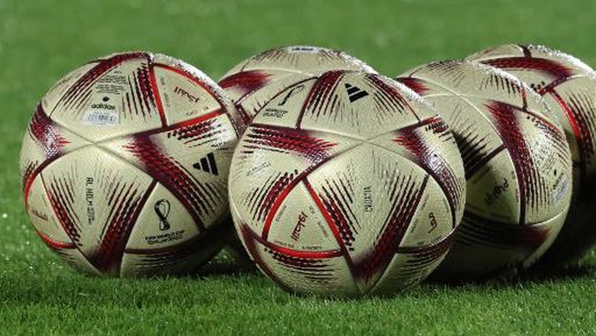 Al Hilm, bola semifinal dan final Piala Dunia 2022. (Foto: AFP/JACK GUEZ)