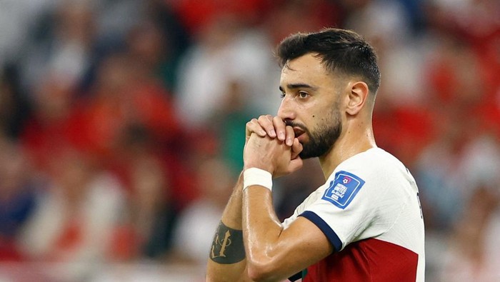 Soccer Football - FIFA World Cup Qatar 2022 - Quarter Final - Morocco v Portugal - Al Thumama Stadium, Doha, Qatar - December 10, 2022 Portugals Bruno Fernandes reacts REUTERS/Bernadett Szabo