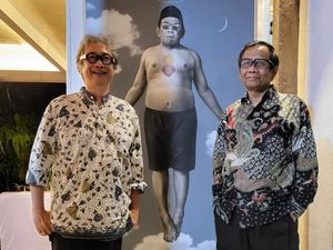 Gus Dur Telanjang Dada di Foto Mahfud Md Disorot, Butet Beri Penjelasan Gus Dur Telanjang Dada di Foto Mahfud Md Disorot, Butet Beri Penjelasan