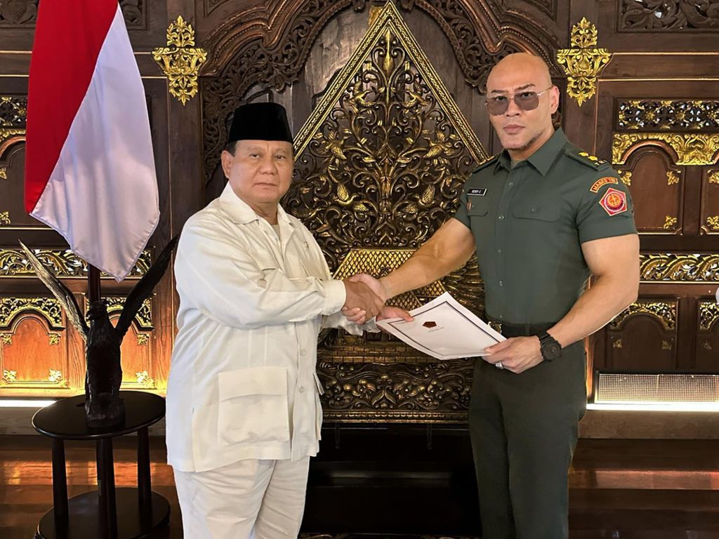 Dapat Pangkat Letkol Tituler, Deddy Corbuzier Berhak Pakai Pelat TNI