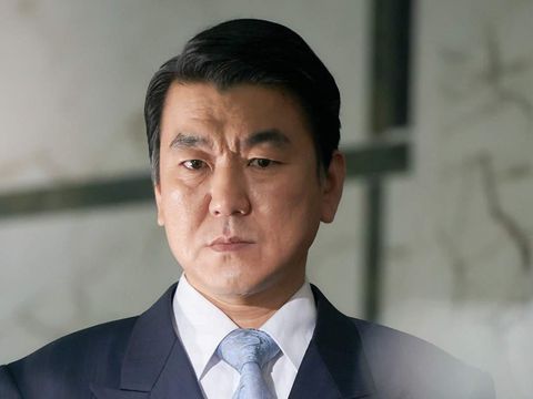 Drama Korea Reborn Rich Yoon Je-moon berperan sebagai Jin Young-gi dalam drama Korea Reborn Rich (2022).
