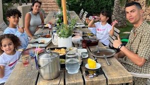 Ronaldo Kalah Piala Dunia, Ini Momen Hangat Saat Makan Bareng Keluarga