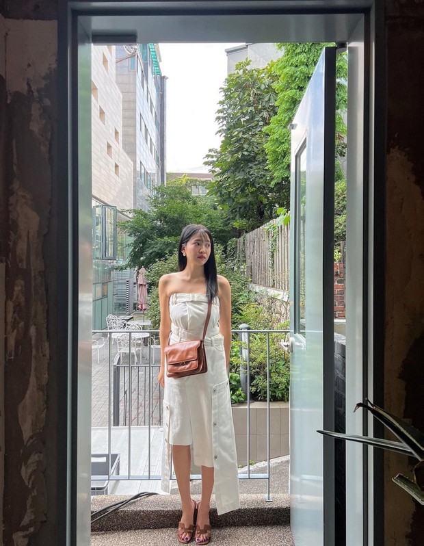 Gaya Serba Putih ala Yeri Red Velvet/Foto: Instagram.com/yerimiese