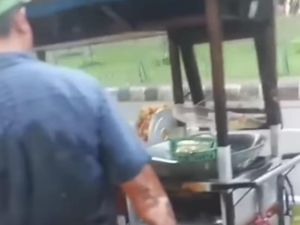 Abang Gorengan di Tangsel Cerita Momen Ditabrak hingga Tersiram Minyak Panas Abang Gorengan di Tangsel Cerita Momen Ditabrak hingga Tersiram Minyak Panas